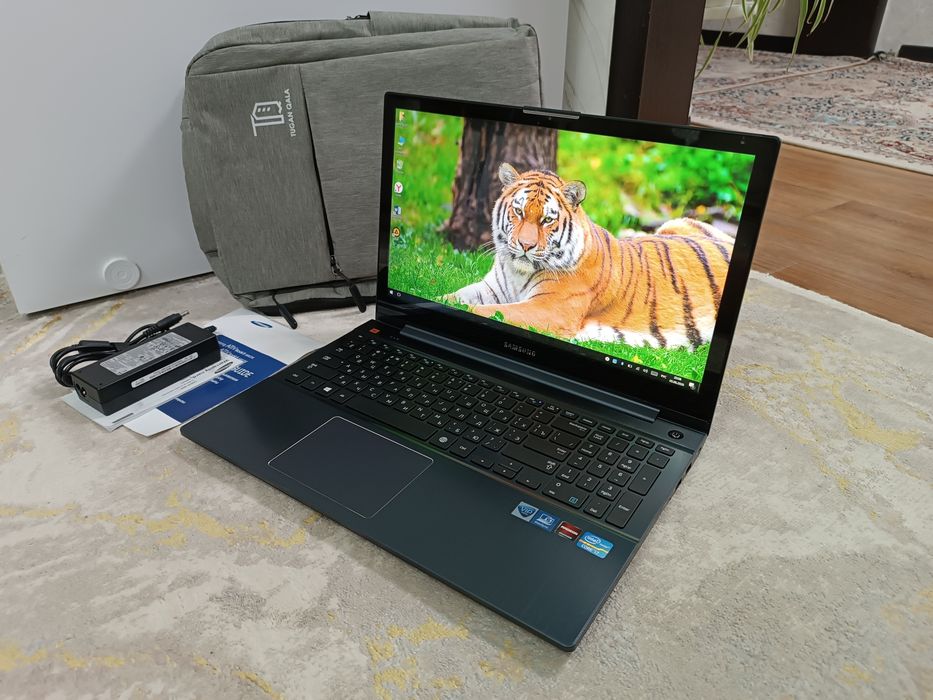 Ноутбук SAMSUNG i7 Сенсорный.