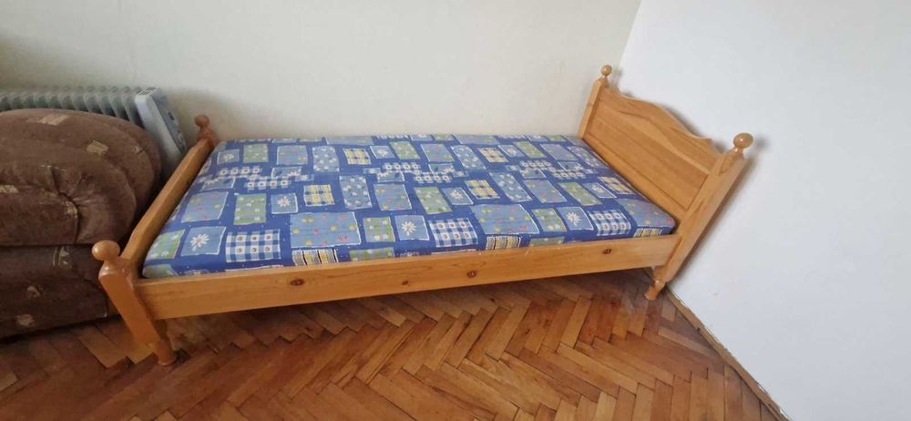 Единично чамово легло