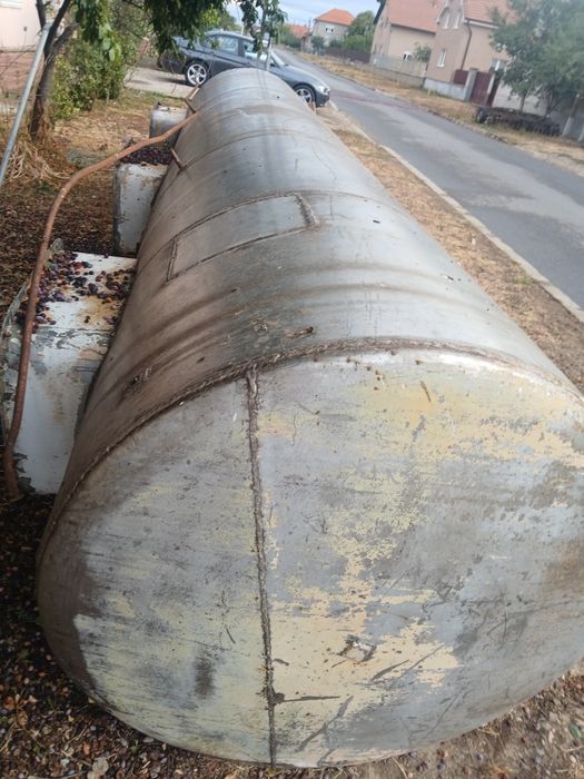 Vând bazin de inocs  de 8000 de litri