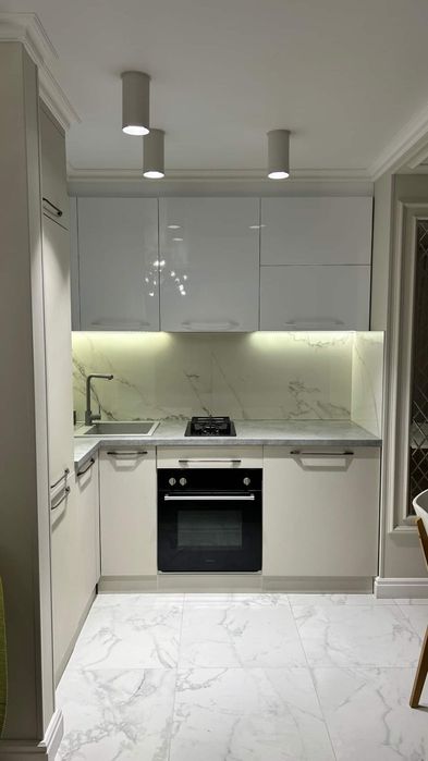 Отдава Под наем луксозен двустаен апартамент в Кръстова Вада