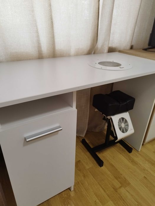 Masă manichiura cu aspirator