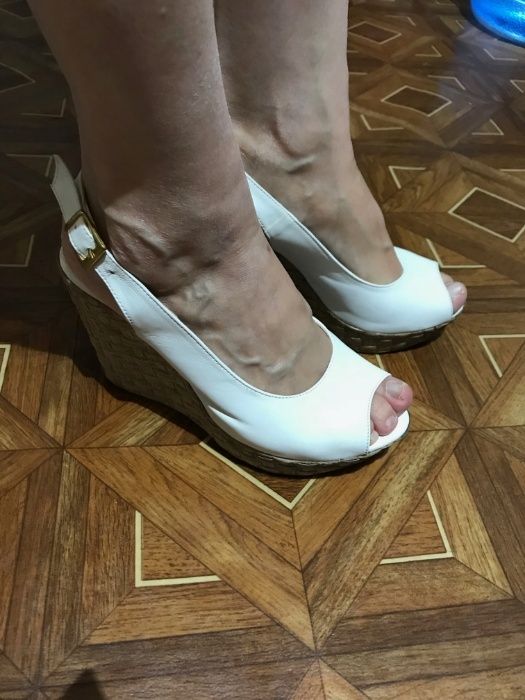 босоножки на танкетке