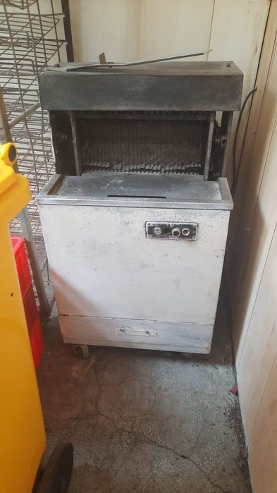 Cuptor, 2 x malaxor, cernator , feliator brutarie