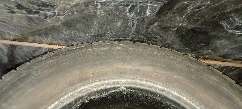 Vand cauciucuri ..