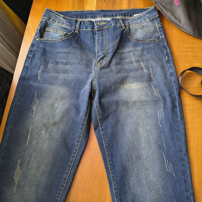 Продавам чисто нови дънки