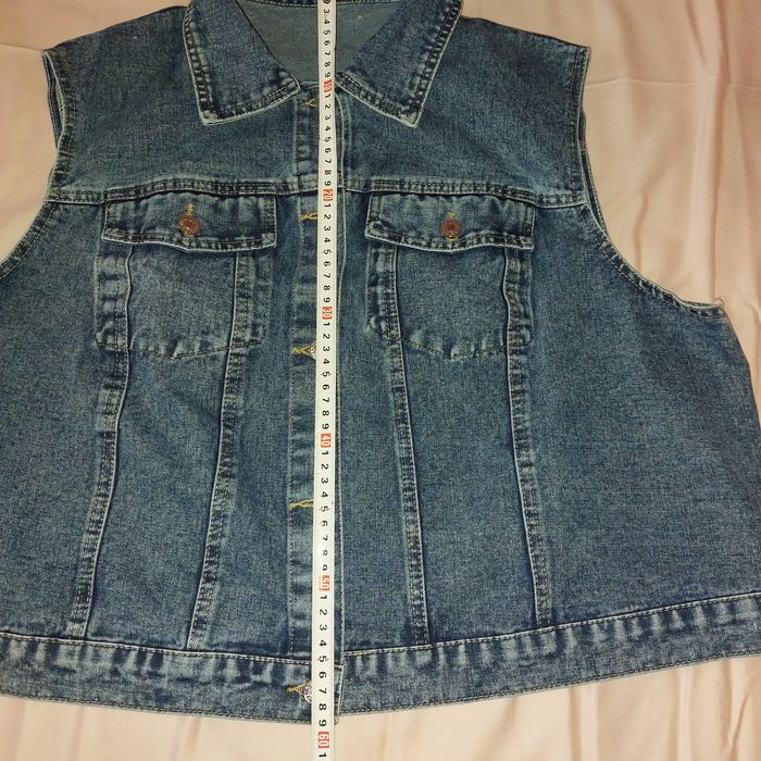 Продавам нов дънков елек,голям размер.