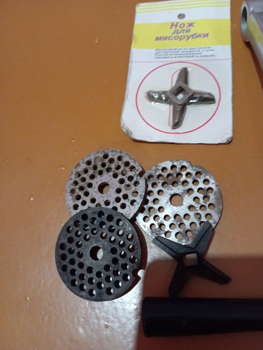 Мясорубка ручная новая