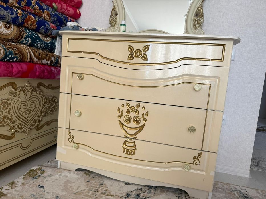 Спальный гарнитур