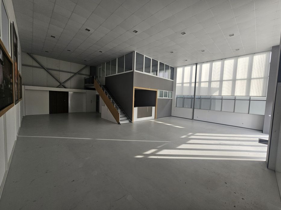 Дава се под наем Магазин в Кърджали, Боровец - 250 кв.м за 816 € - Снимка #2