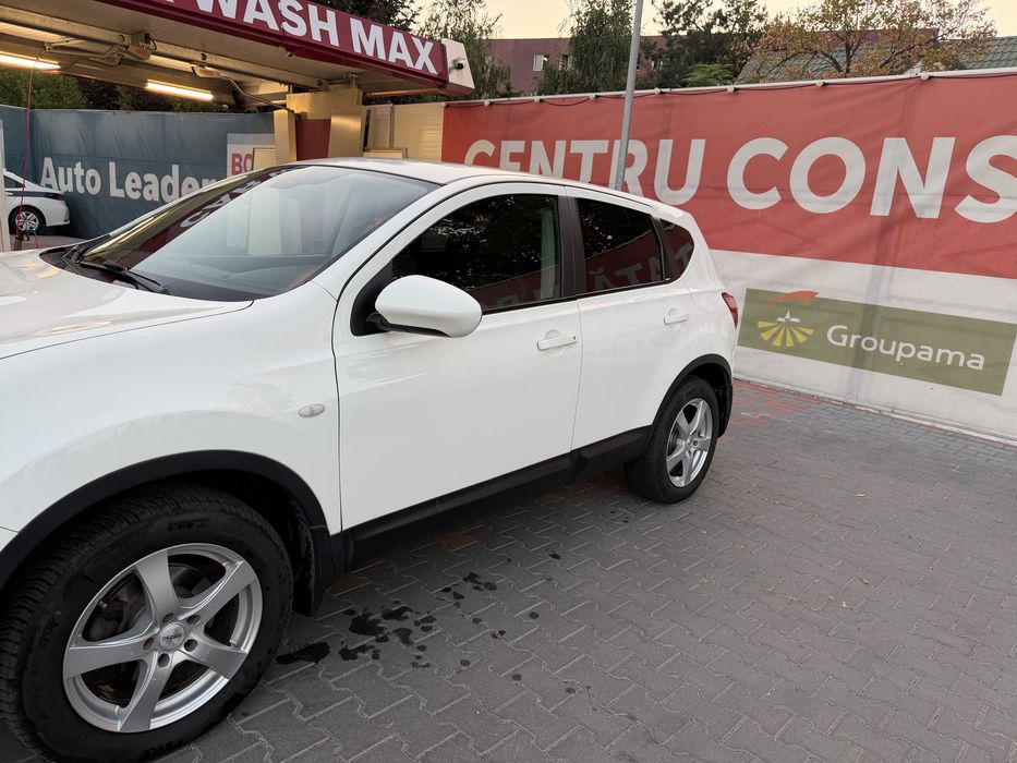 Vând Nissan Qashqai J10, an 2012, motorizare 1.6 benzină, 117 CP, mașină personală.