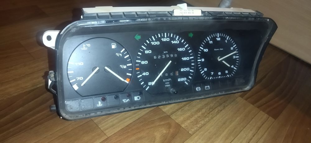 Щиток приборов т4