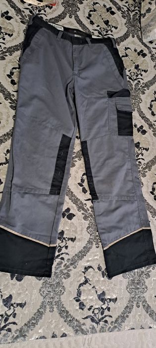 Vand pantaloni de șantier BP