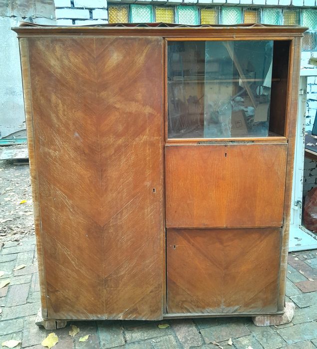 Шкаф для книг эпохи СССР