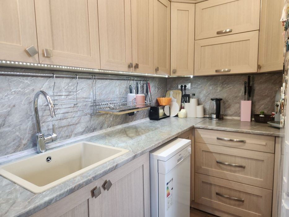 Дава се под наем Тристаен апартамент в Велико Търново, Център - 103 кв.м за 372.3 € - Снимка #16