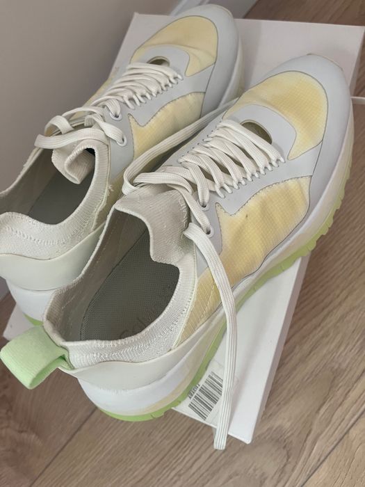 Обувки , маратонки