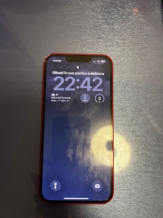 Iphone 13 red