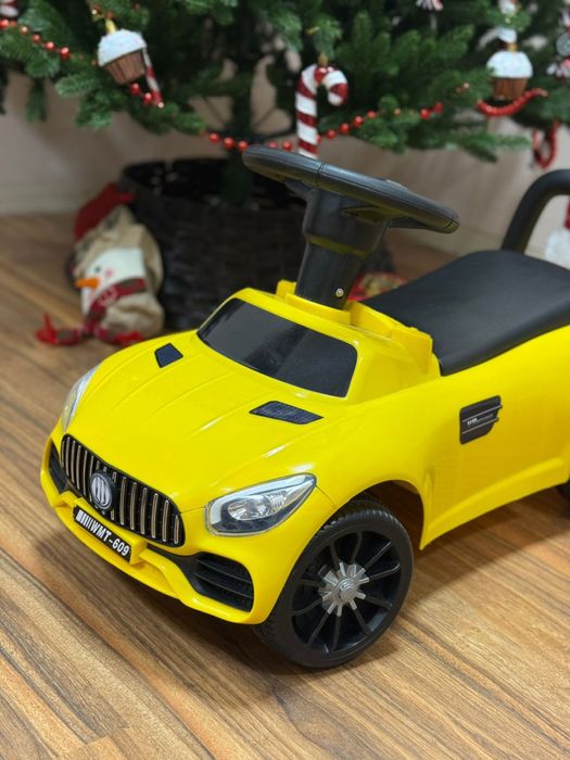 Машинка толокар детская