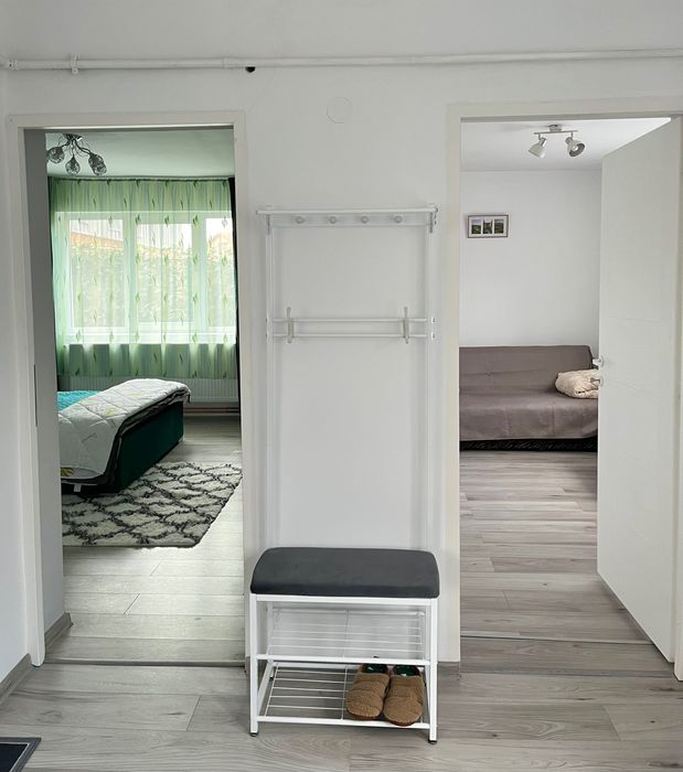 Inchiriez CASA+curte