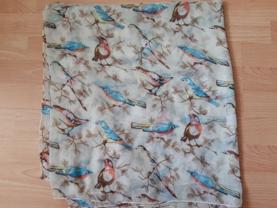 Лот 4 броя цветни тънки шалове