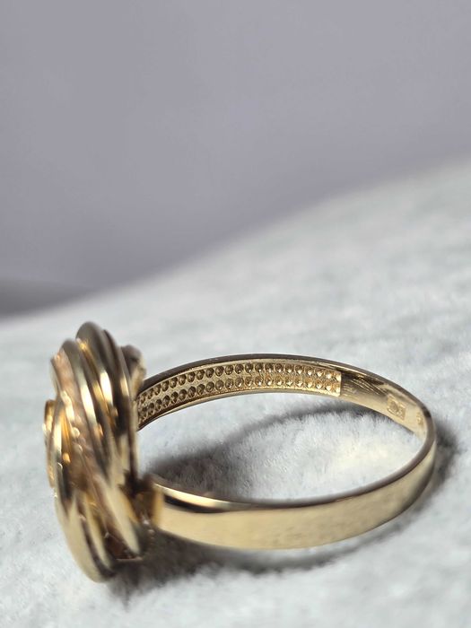 Inel Damă Floare din Aur 14K – Design Elegant și Rafinat