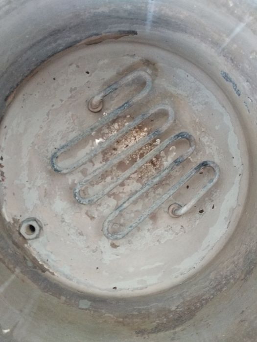 Jo'hori pishiradigan qozon, aravasi bilan birga