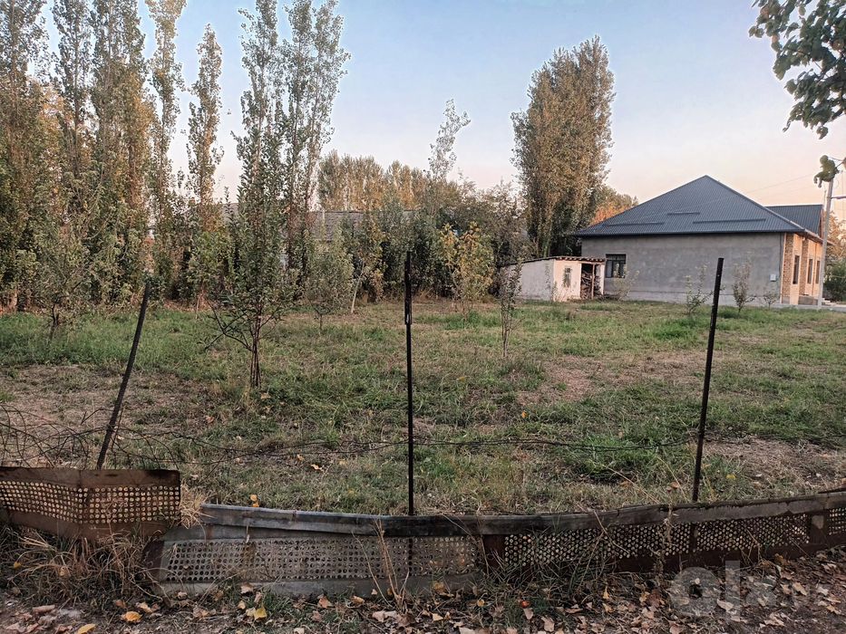 Участка Тошкент шахрига 25 км якинидан сотилади 8 сотих. Сотихи 5,000$