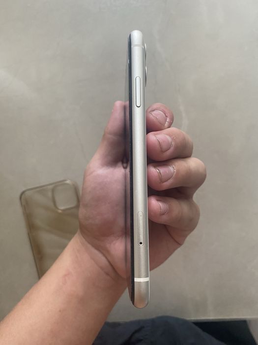 Продам 11 айфон