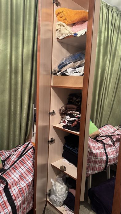 Шкаф в спальню продаем