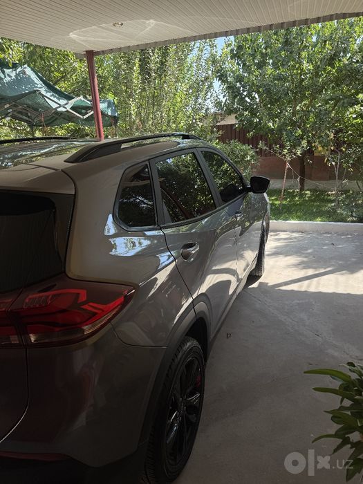Chevrolet Tracker 2,Red line