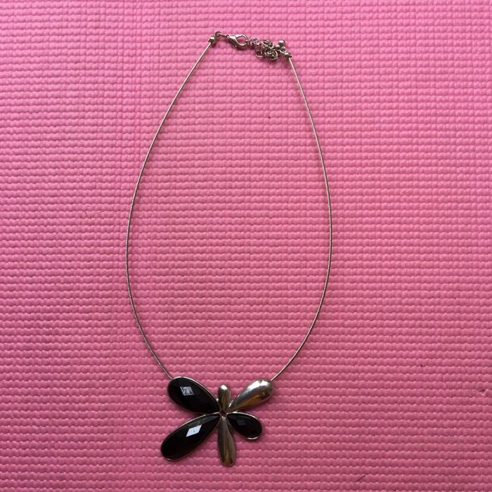 Колье женские. Броши