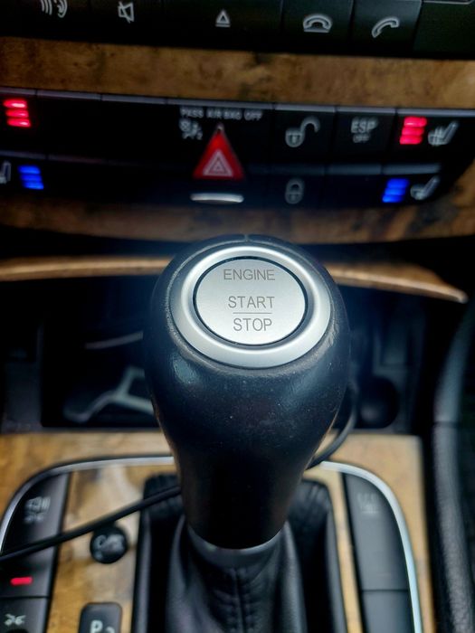 Vând Mercedes E320 impecabil