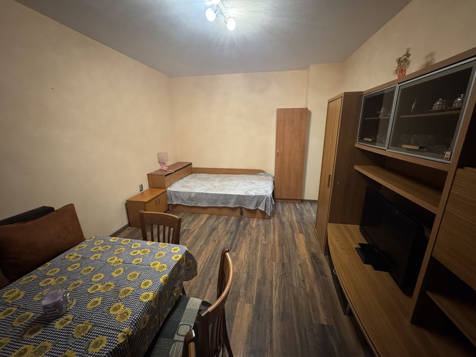 Дава се под наем Двустаен апартамент в Варна, Кайсиева градина - 46 кв.м за 346.8 € - Снимка #1