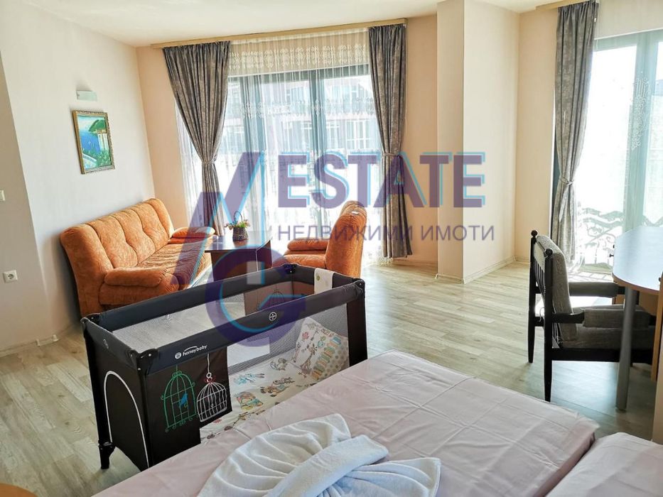 Продава целогодишно работещ Хотел в центъра на  кк.Слънчев Бряг