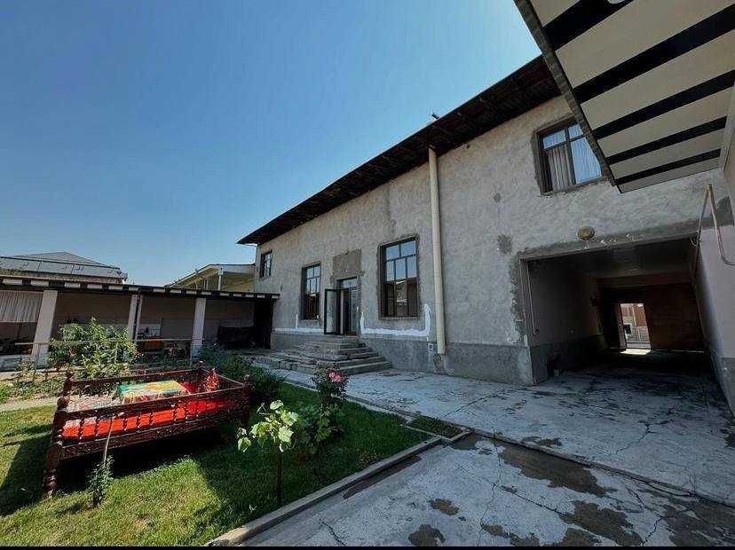 Участок 8 соток + 1,3 Карвонсарой Ипподром 13комнат фасад 25 метров КС