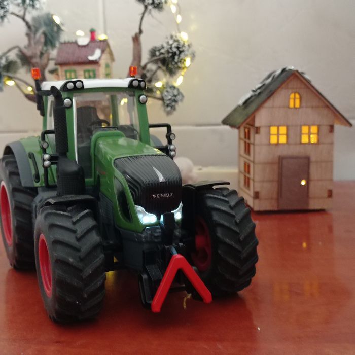 Трактор с дистанционно управление Сику