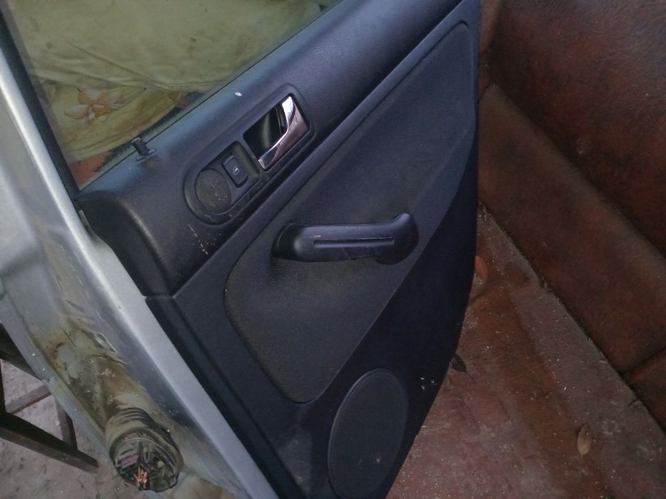 Vand piese auto de golf 4
