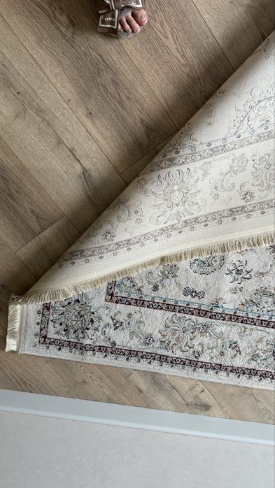 Продам ковер 1,6*2,3