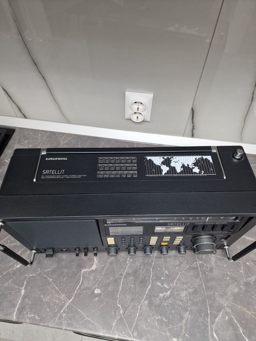 Radio Grundig Satellit 650 10-10