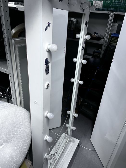 Зеркало гримерное с лампами