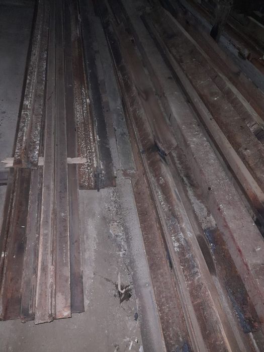 Продам уголок в городе