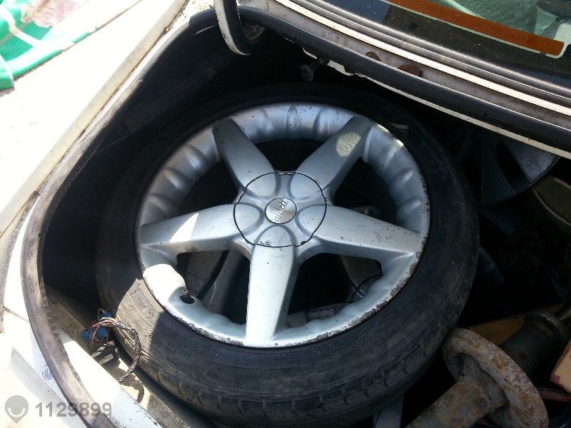 Продавам Форд Сиера 91 година седан на части 3 броя