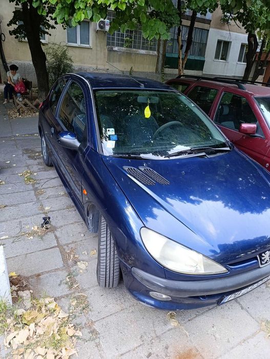 Автомобил Пежо 206
