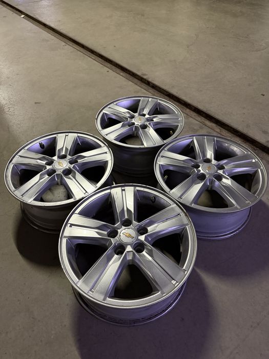 R16 5/105 Chevrolet Tracker