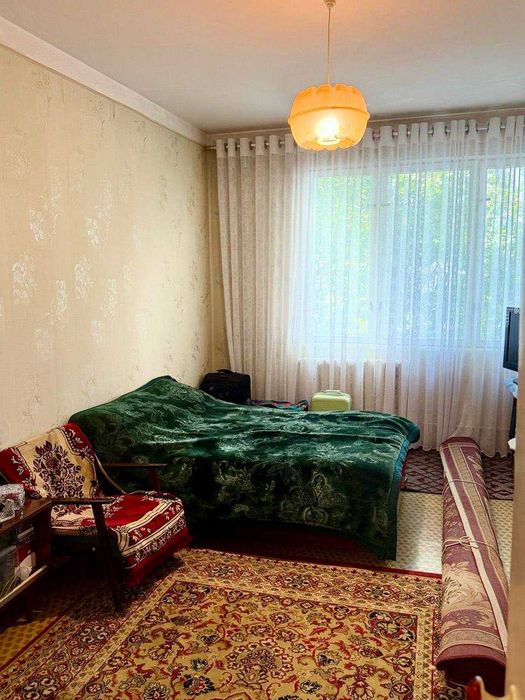 Продается квартира 2/4/4, Чиланзар 6 квартал, первая линия.