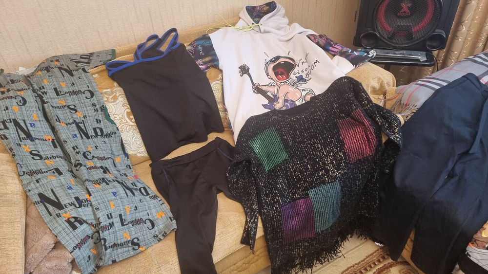 Вещи для девочек, девушек р.44-46 даром