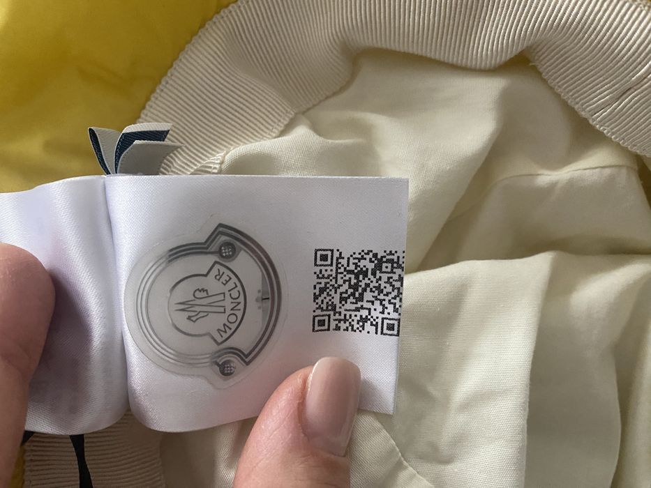 Palarie Moncler noua cu ericheta