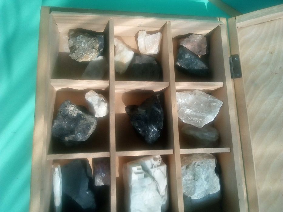 Сбирка,Учебна,Геоложка,Скални,Породи