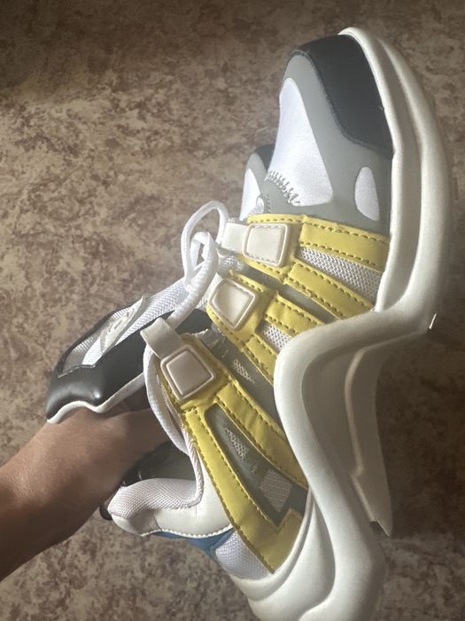 Продам кроссовку