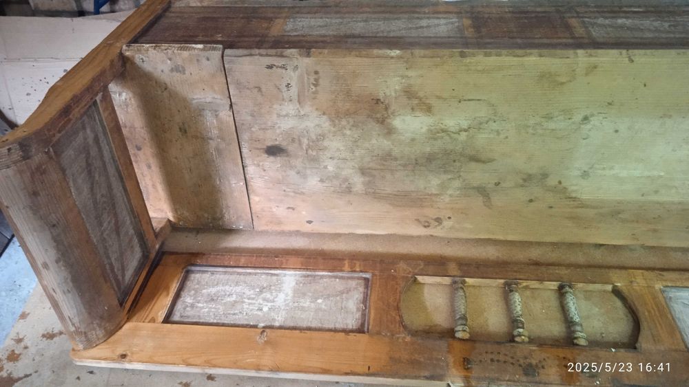 Recondiționez diferite obiecte;(mobila,rame tablouri,statuete lemn)