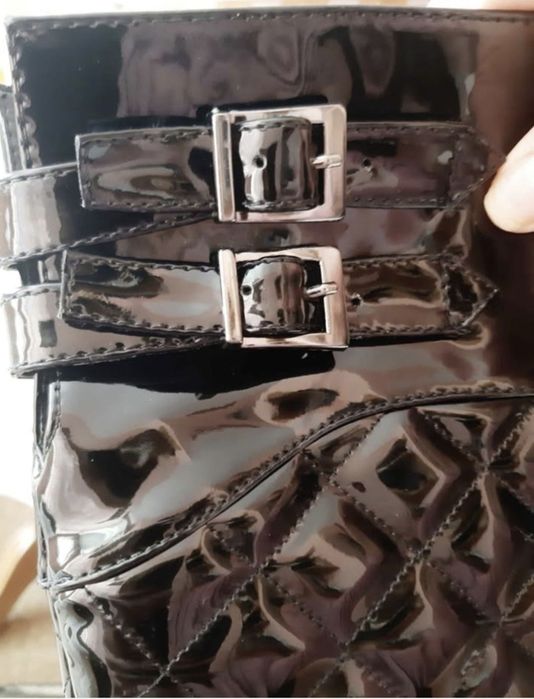 Нови дамски ботуши лак